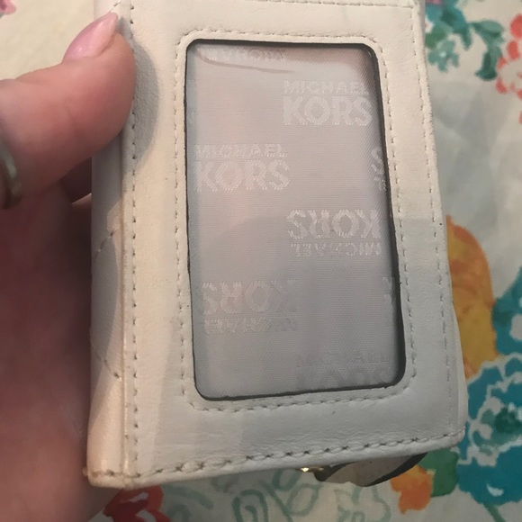 Michael Kors Keychain Wallet - Picture 7 of 8
